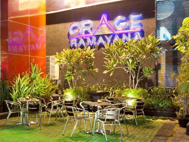 Area Publik Outdoor Hotel Grage Ramayana